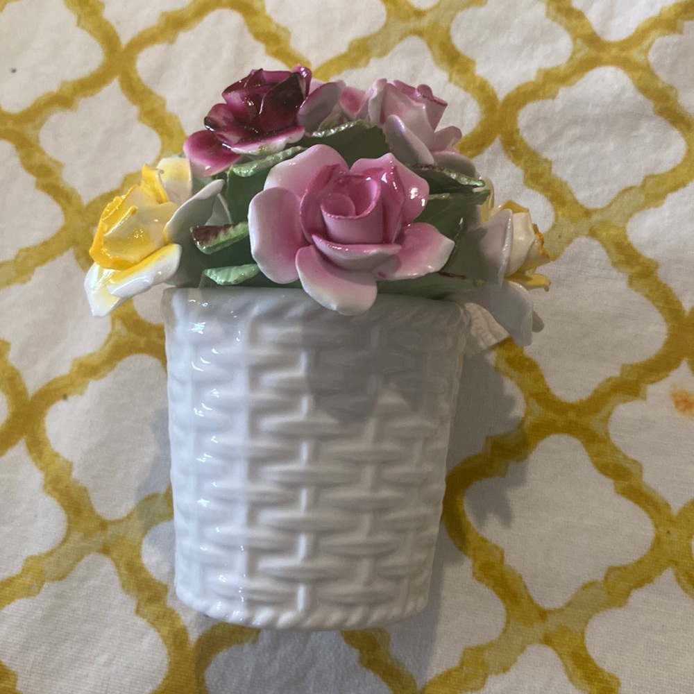 Ceramic piece made in Staffordshire, England. Small vase of flowers.